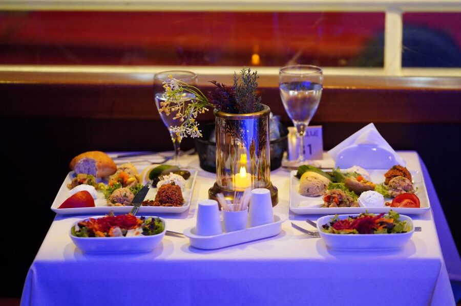 Istanbul: Dinner Cruise and Entertainment with Private Table - Drinks and the package choice