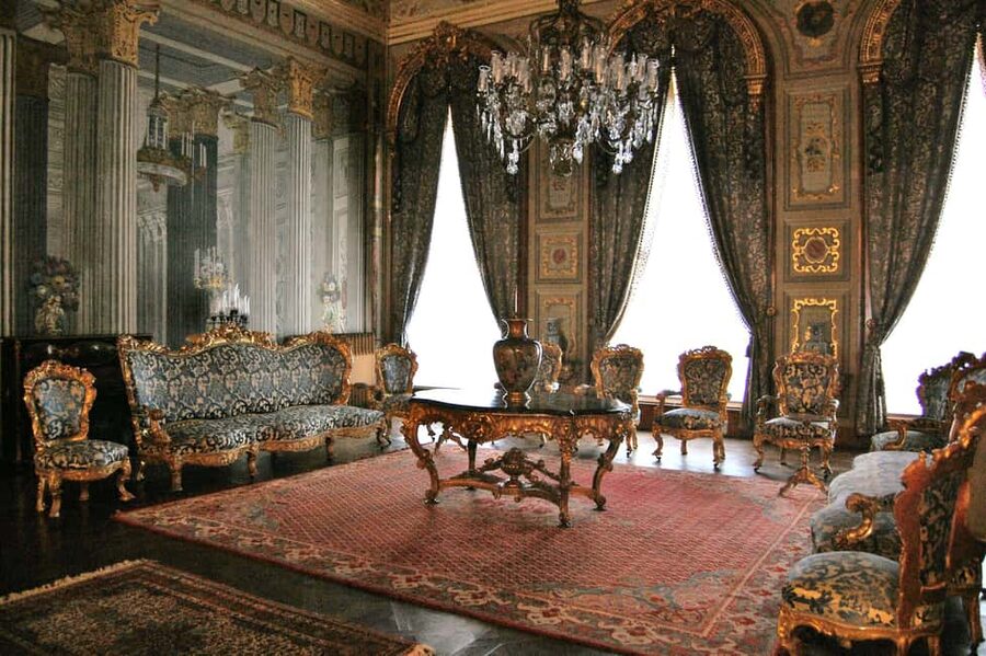 Istanbul: Dolmabahce Palace & Harem Skip-the-Line Entry - The palace interiors: crystal, ceremony, and scale