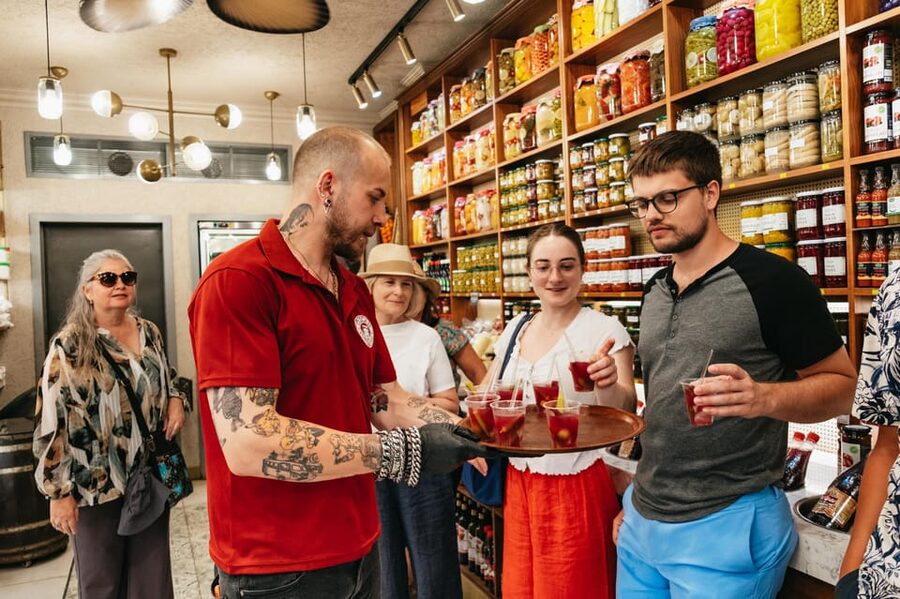 Istanbul: European and Asian Side Guided Foodie Walking Tour - How much food do you actually get?