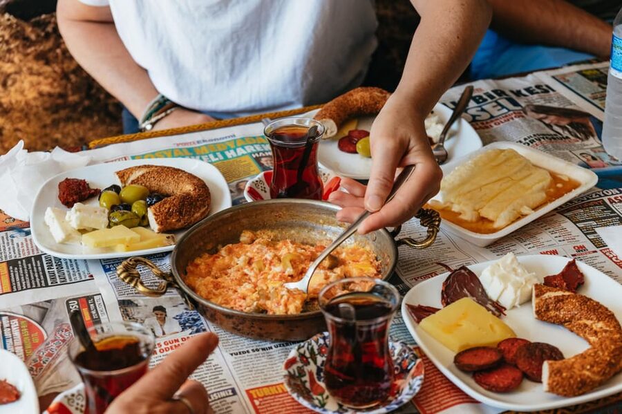 Istanbul: European and Asian Side Guided Foodie Walking Tour - Starting at Sirkeci and the Egyptian Spice Bazaar