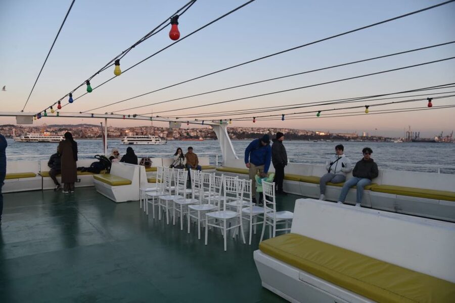 Istanbul: Explore Bosphorous on a Sunset Boat Cruise - Palaces, mosques, and bridges along the European shore