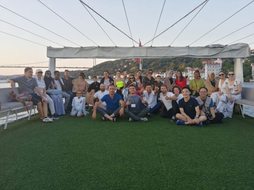 Istanbul: Explore Bosphorous on a Sunset Boat Cruise - The Asian coast, Küçüksu, and Beylerbeyi