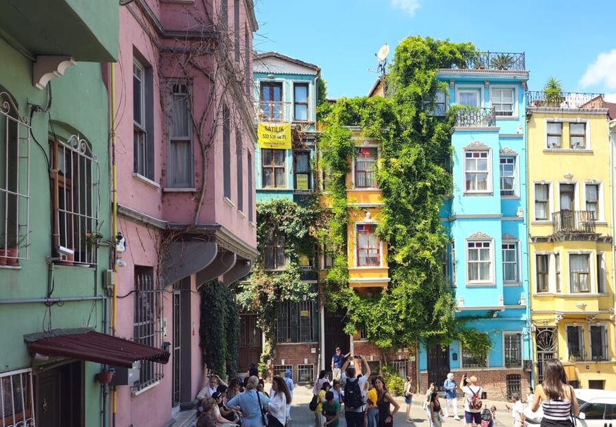 Istanbul: Fener & Balat Guided Tour through Colored Streets - Why Fener and Balat Deserve Three Hours