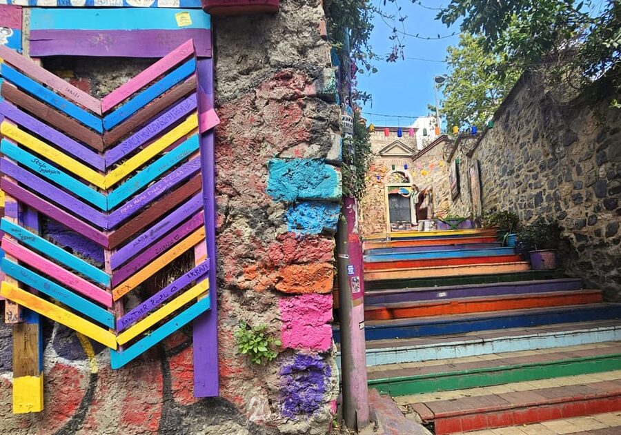 Istanbul: Fener & Balat Guided Tour through Colored Streets - Renkli Merdivenler and the First Photo Stop