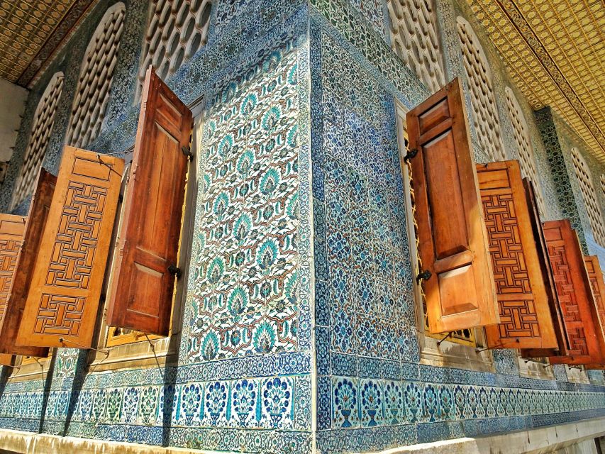 Istanbul: Full-Day City Highlights Tour with Lunch - Hagia Sophia: a powerful opening stop