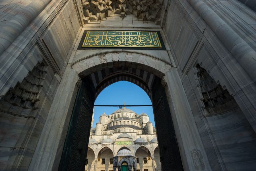 Istanbul: Full-Day Highlights Tour with Guide and Lunch - Lunch in Sultanahmet after a busy morning