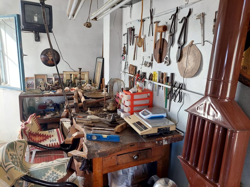 Istanbul Grand Bazaar: From Rooftops to the Secret Passages - Eirene Tower Sanat Galerisi and artisan encounters