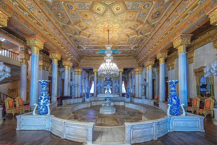 Istanbul: Hagia Sophia and Blue Mosque Tour with Tickets - Sultanahmet Mosque and its famous blue tiles
