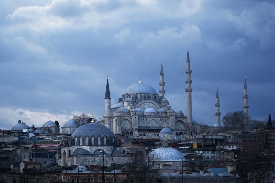 Istanbul: Hagia Sophia, Blue Mosque, Suleymaniye Mosque Tour - The Sultanahmet break: tea, snacks, and a useful pause