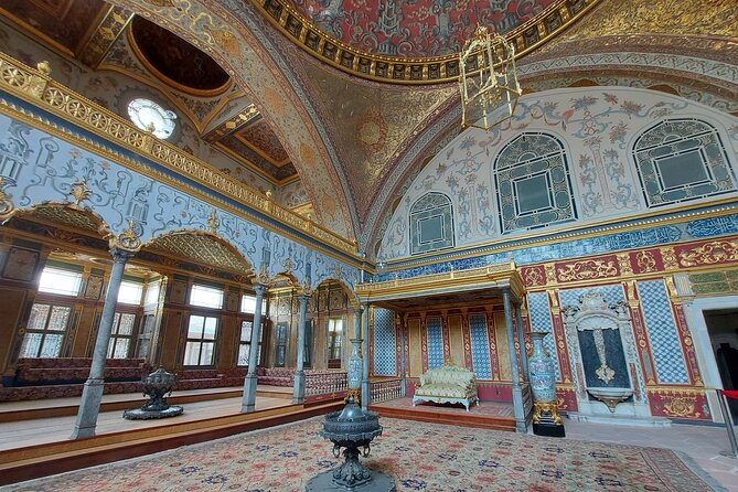 Istanbul Highlights! Blue Mosque, Hagia Sophia, Topkapı and More! - Nakkaş, the cistern exhibition, and the shopping question
