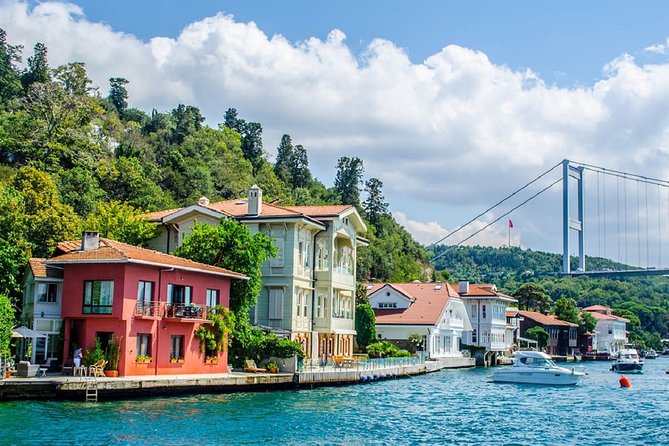 Istanbul Highlights Bosphorus Stops 1 +2 (Europe + Asia) - Guides make or break the experience