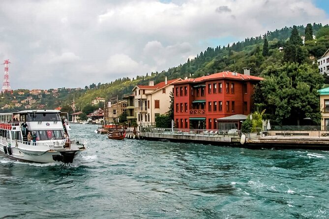 Istanbul Highlights Bosphorus Stops 1 +2 (Europe + Asia) - Spice Bazaar: flavors, shopping, and limited time