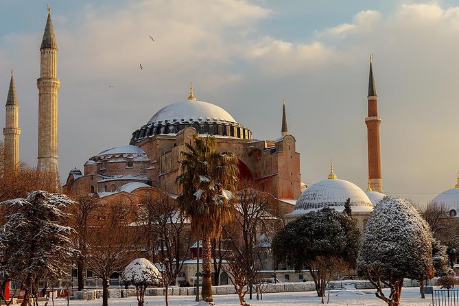 Istanbul Historical Tour with Guide, Lunch and Transfers - Blue Mosque: Ottoman grandeur with practical rules