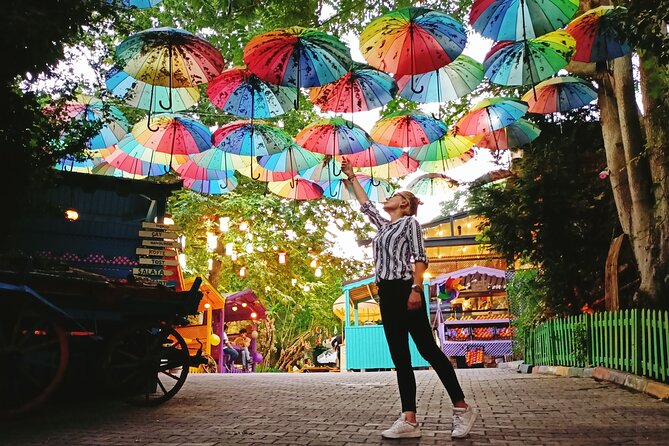 Istanbul in Colors: Balat Tour - Ten minutes among the Spice Market’s good smells