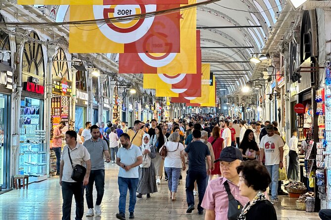 Istanbul Old City: Basilica Cistern - Blue Mosque - Grand Bazaar - Seeing the Blue Mosque as a working mosque