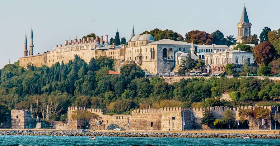 Istanbul: Old City Full-Day Tour with Lunch and Hotel Pickup - Blue Mosque tilework and prayer-time planning
