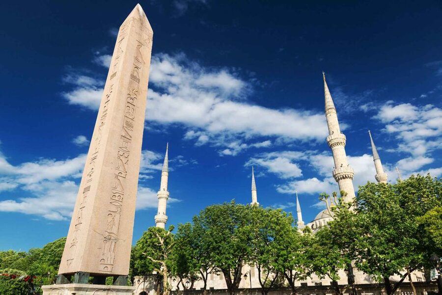 Istanbul: Old City Full-Day Tour with Lunch and Hotel Pickup - Sultans’ Tombs and a quieter historical stop