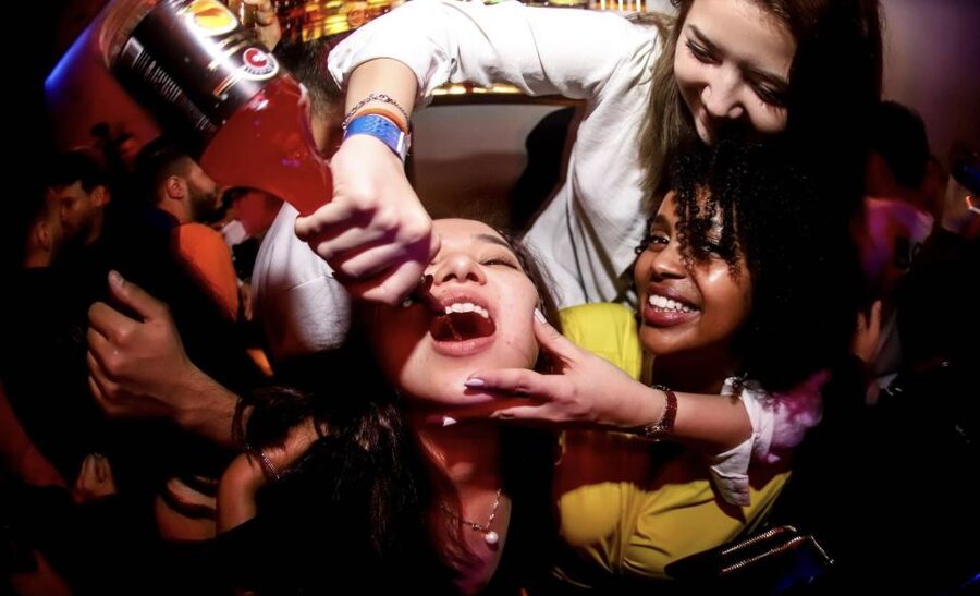 Istanbul: Party Pub Crawl with Party Bus - Meeting strangers at the first bar