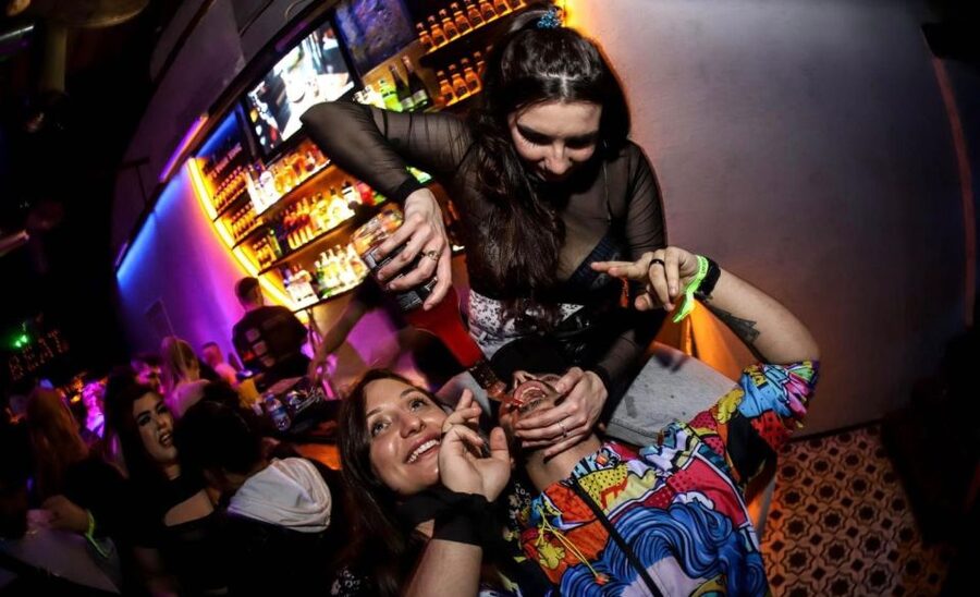 Istanbul: Party Pub Crawl with Party Bus - Who will enjoy this Istanbul pub crawl?