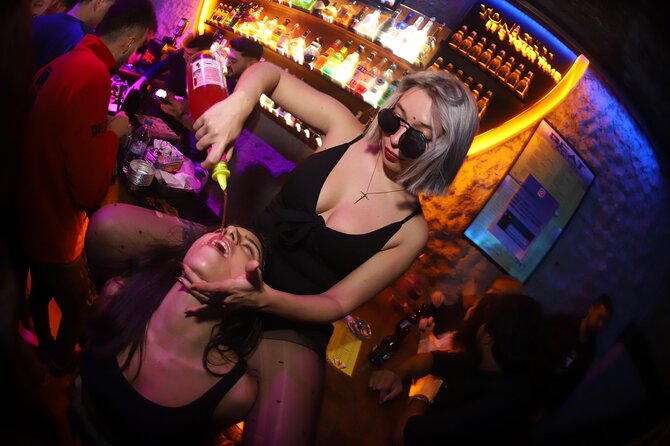 Istanbul Party Pub Crawl with Party Bus in Sultanahmet and Taksim - The 11 p.m. Party Bus Transfer