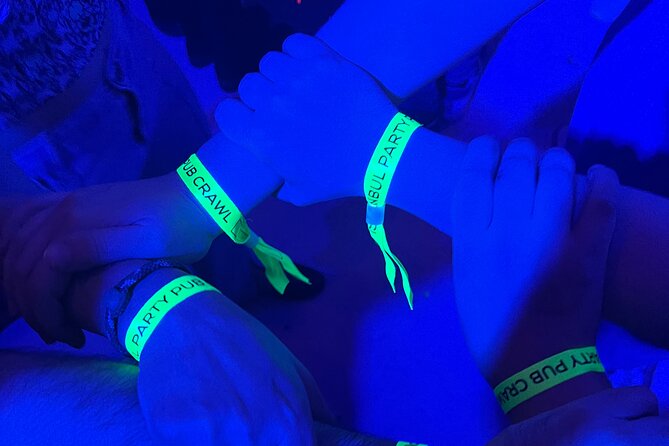 Istanbul Party Pub Crawl with Party Bus in Sultanahmet and Taksim - What the Night Feels Like in Practice