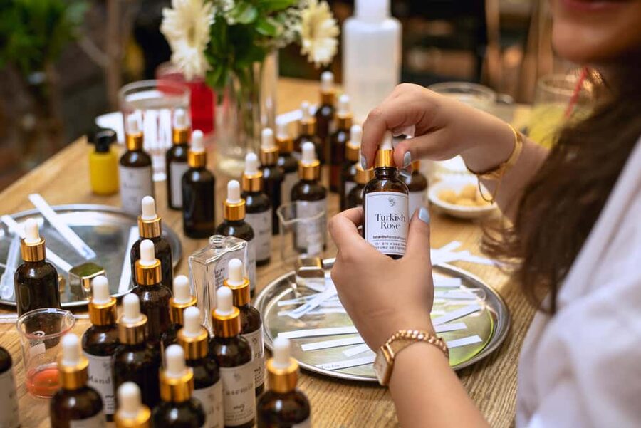 Istanbul: Perfume Making Workshop with Snacks and Drinks - The first stage: learning how perfume is built
