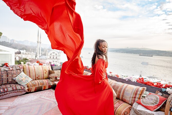 Istanbul Photoshoot tour with Local Photographer - Istiklal Caddesi and the Historical Red Tram