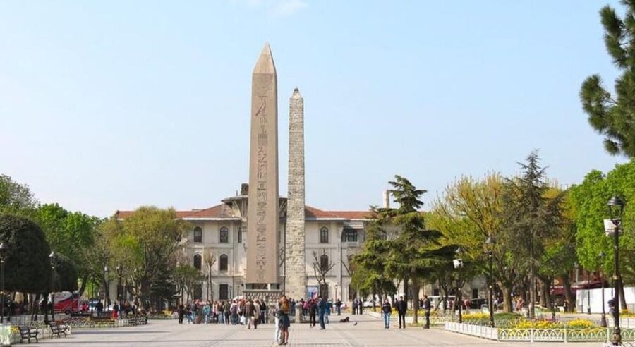 Istanbul: Private Guided Walking Tour - Grand Bazaar, a lively finish