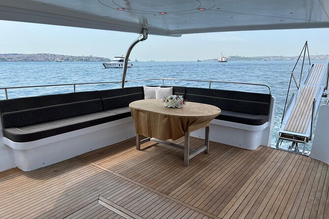 Istanbul: Small-Group Yacht Cruise with Snacks, Sunset or Daytime - The Asian shore: Beylerbeyi and Anadolu Hisari