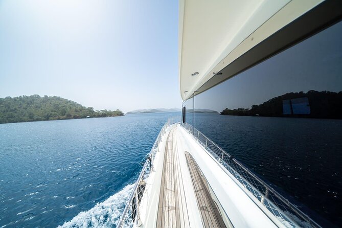 Istanbul: Small-Group Yacht Cruise with Snacks, Sunset or Daytime - Meeting at Karakoy’s wooden port