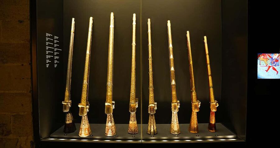 Istanbul: Topkapi and Harem Tour with Skip-the-Line Ticket - The Treasury, arms collection, and holy relics