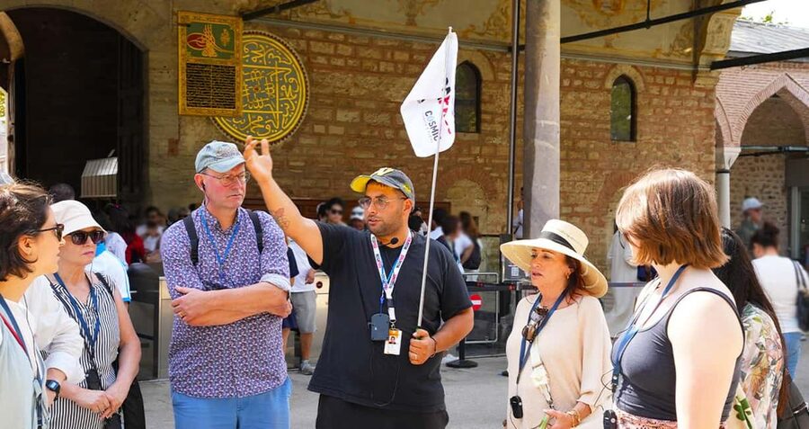 Istanbul: Topkapi and Harem Tour with Skip-the-Line Ticket - Free time, coffee, and the Bosphorus view