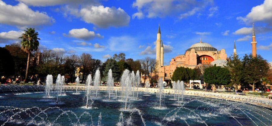 Istanbul: Topkapi, Hagia Sophia and Basilica Cistern Tour - Why this four-hour route works in Istanbul