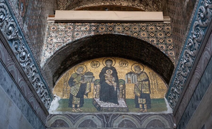 Istanbul: Topkapi, Hagia Sophia and Basilica Cistern Tour - Small group, walking pace, and physical demands