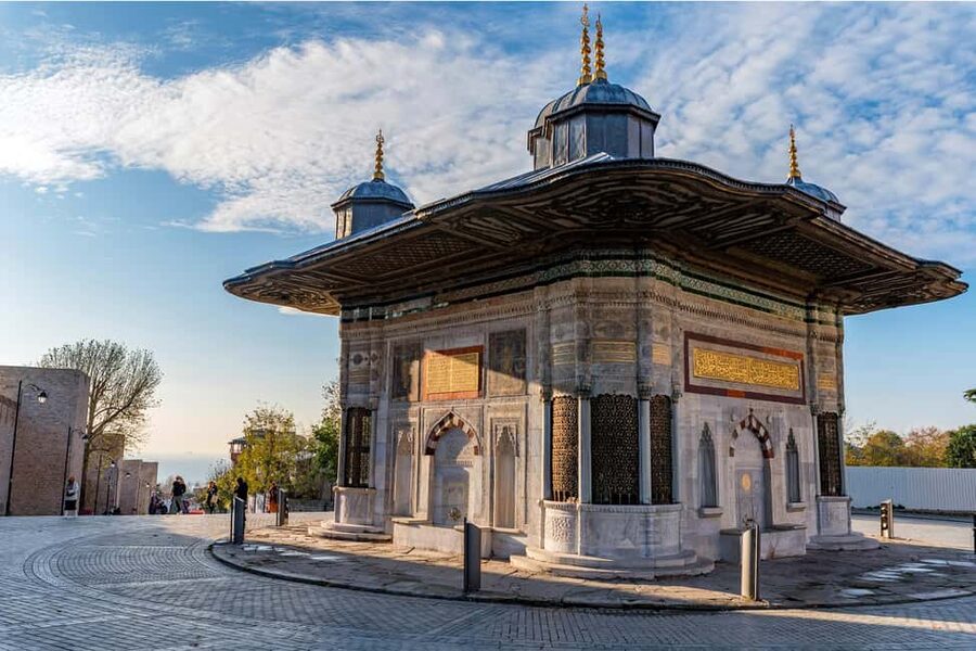 Istanbul: Topkapi Palace & Harem Museum Ticket & Audio Guide - Entering the palace and Harem together