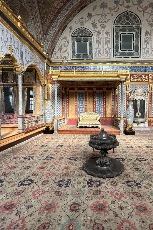 Istanbul: Topkapi Palace & Harem Museum Ticket & Audio Guide - The Harem: tiled rooms and palace life