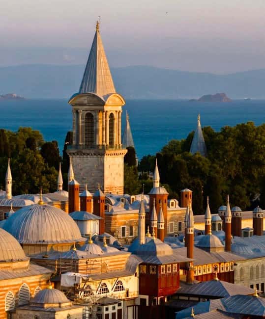 Istanbul: Topkapi Palace & Harem Tour Skip-the-Line Ticket - The four courtyards, from ceremony to private life