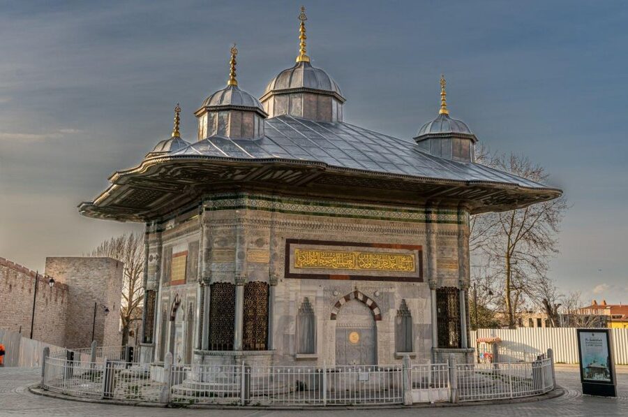 Istanbul: Topkapi Palace Skip-the-Line Ticket & Guided Tour - Crowds, comfort, and accessibility