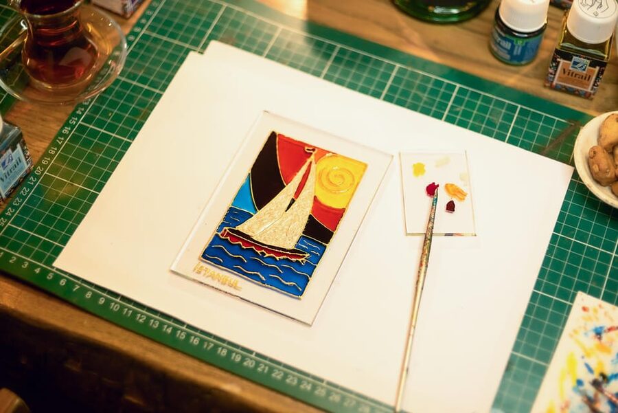 Istanbul: Traditional Stained Glass Painting Workshop - Tea, coffee, cookies, and unhurried conversation