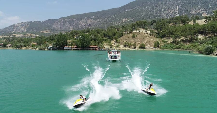 Manavgat: Guided Aqueduct, Waterfall & Green Lake Tour - Guides, entertainment, and the group atmosphere