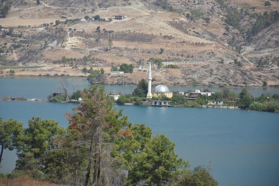 Manavgat: Guided Aqueduct, Waterfall & Green Lake Tour - The orange garden and fresh juice