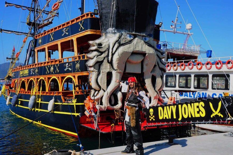 Marmaris: All-Inclusive Pirate Boat Trip with Pickup Option - Lunch on board: plenty of food, simple service
