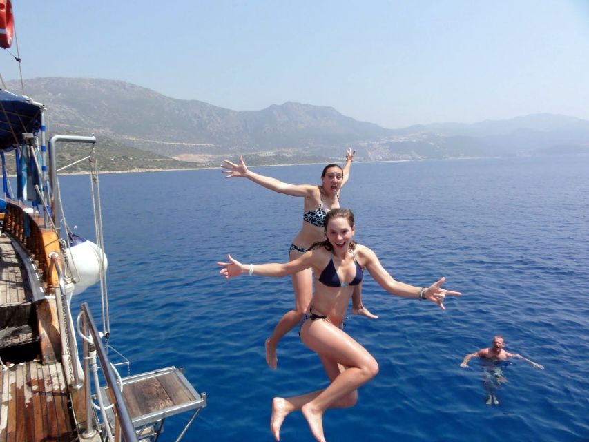Marmaris: Boat Trip with Unlimited Drinks and BBQ Lunch - What makes this boat trip worth considering