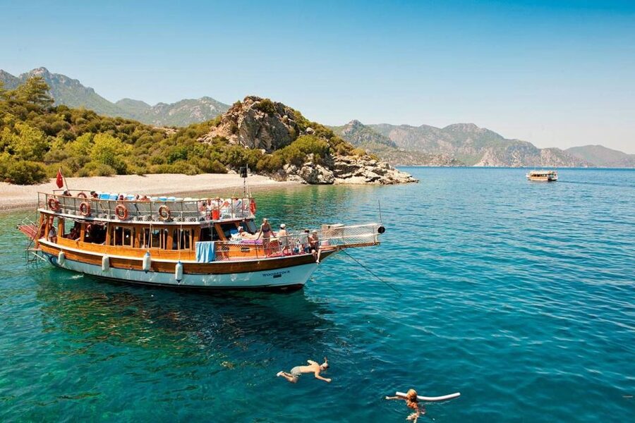 Marmaris: Boat Trip with Unlimited Drinks and BBQ Lunch - Aquarium Bay and the first swim