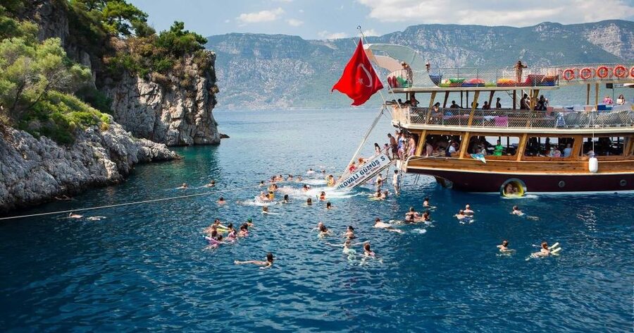 Marmaris: Cleopatra Island Boat Trip with Lunch and Transfer - Cleopatra Island: beach, ruins, and a €13 decision