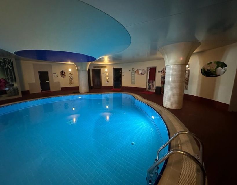 Marmaris: Traditional Turkish Bath Experience with Transfers - Changing rooms, lockers, and what to wear