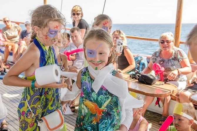 Pirate Adventure Cruise incl. Lunch from Side - Crowds, seating, and the best place to stand
