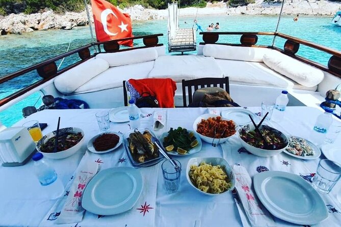 Private 6-Hour Boat Tour with Lunch in Bodrum Bays - Crew communication and the feel of the day