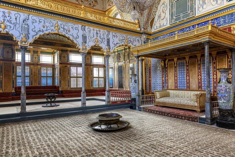 Private 7-Hour Istanbul Tour with Red Carpet Treatment - Getting around by Mercedes-Benz minibus