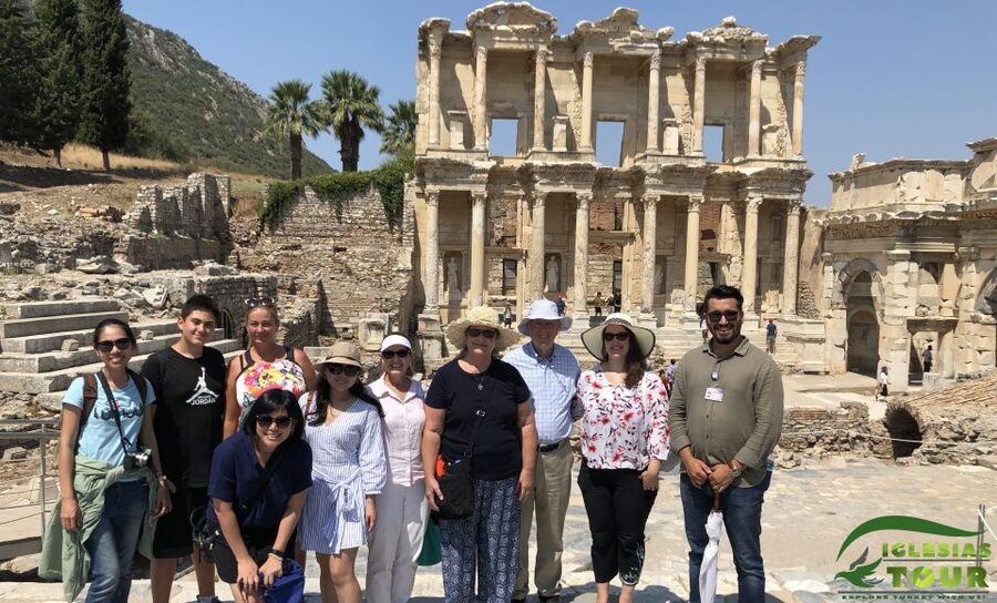 PRIVATE EPHESUS TOUR FOR CRUISERS: On-time Return Guaranteed - Meeting your guide at Kuşadası Cruise Port